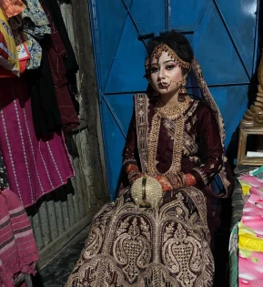 শ্বশুর বাড়ির নির্যাতন সহ্য করতে না পেরে জীবন দিল ইতালি প্রবাসীর স্ত্রী